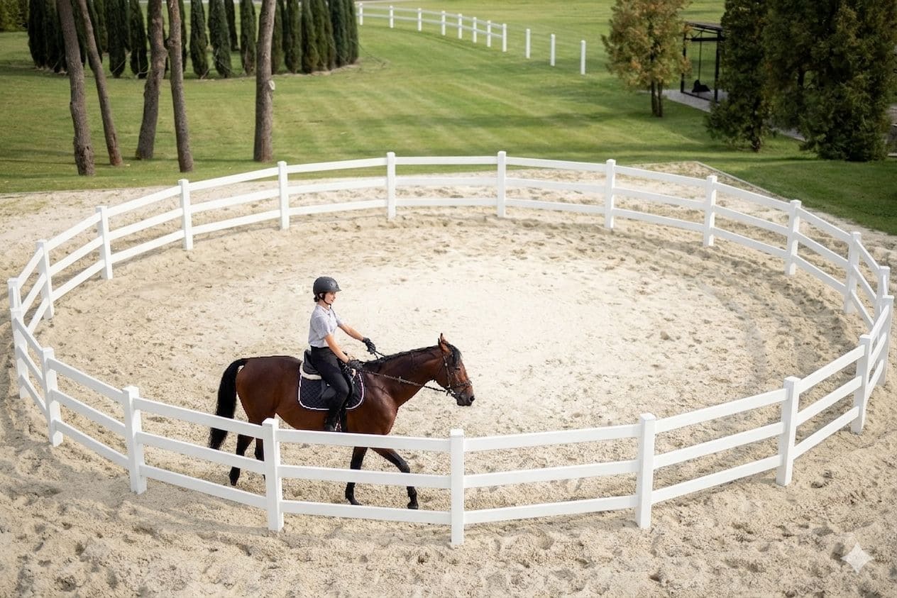 Permanent hdpe round pen for cattle and horses